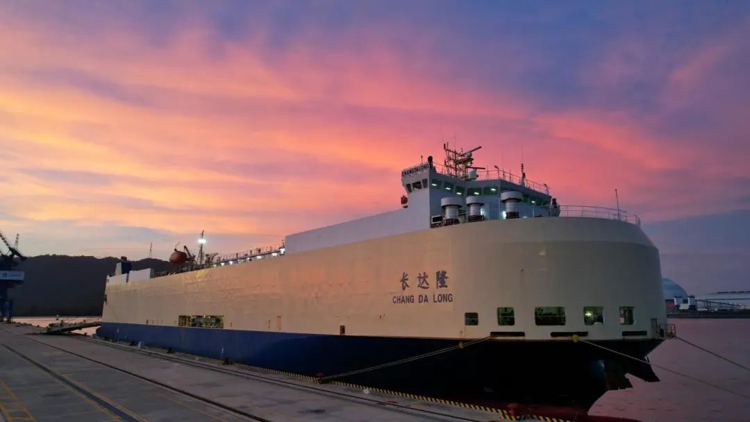 深汕小漠国际物流港首次独立包船 出口1580辆汽车