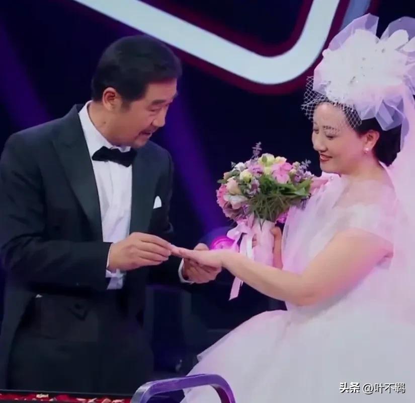 邓婕：半生都在卑微的爱张国立，那是她的命！孩子是她最大的遗憾