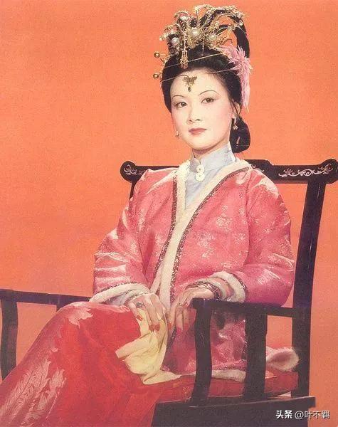 邓婕：半生都在卑微的爱张国立，那是她的命！孩子是她最大的遗憾