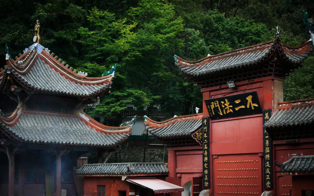 贵阳必去十大景点排行榜，这才是贵阳最值得去的10个景点，收好去玩