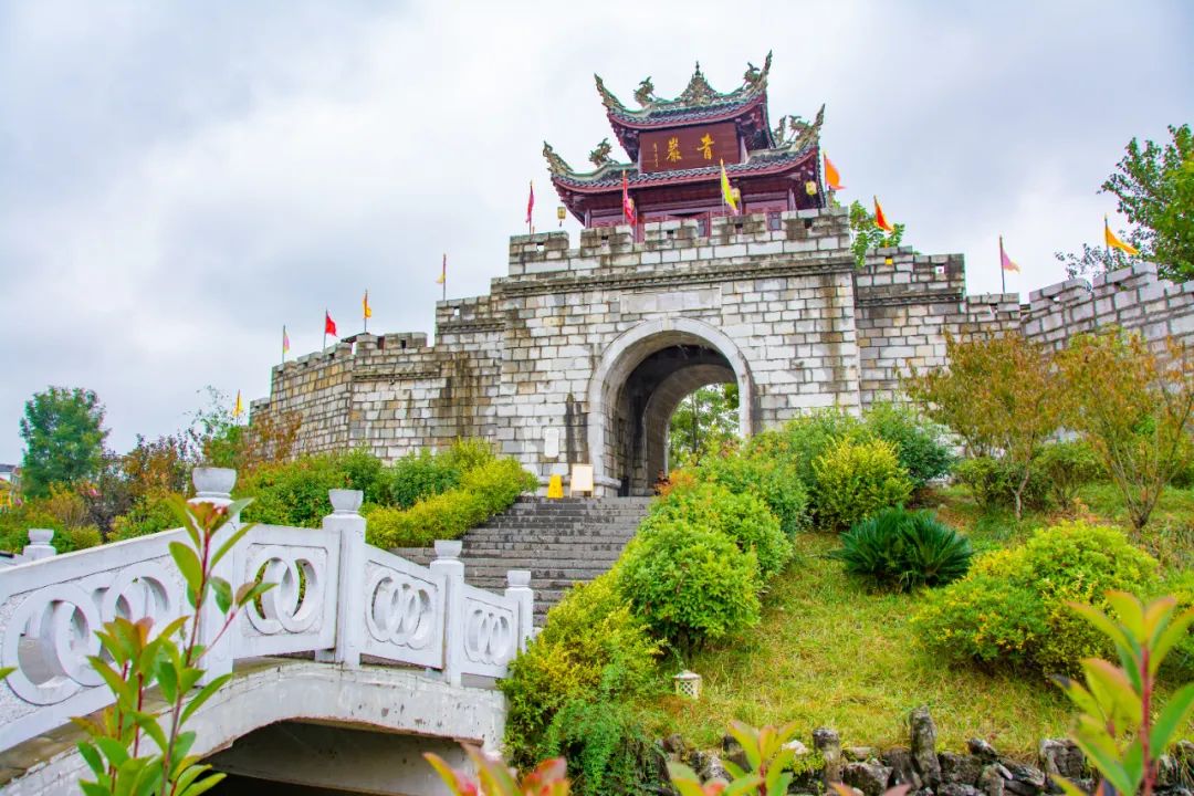 贵阳必去十大景点排行榜，这才是贵阳最值得去的10个景点，收好去玩