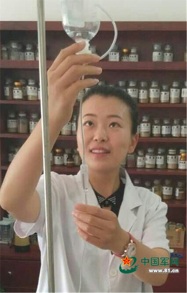 高颜值的她嫁给空军飞行员，付出了什么？