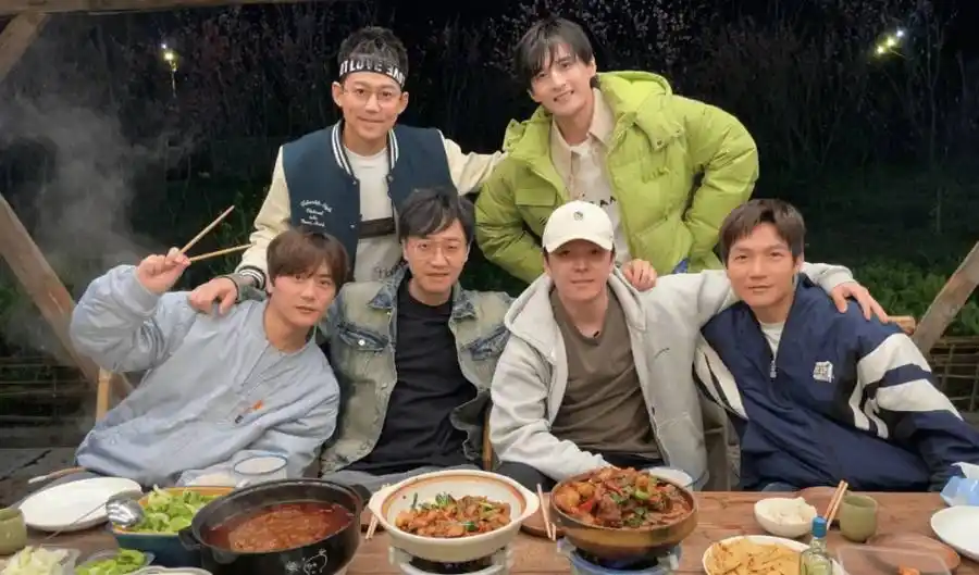 07快男重聚“蘑菇屋”感怀青春，自嘲互黑像“老友记”