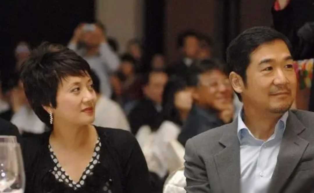 八卦说；邓婕为了爱情，选择了丁克，没想到60岁时遭遇小三怀孕