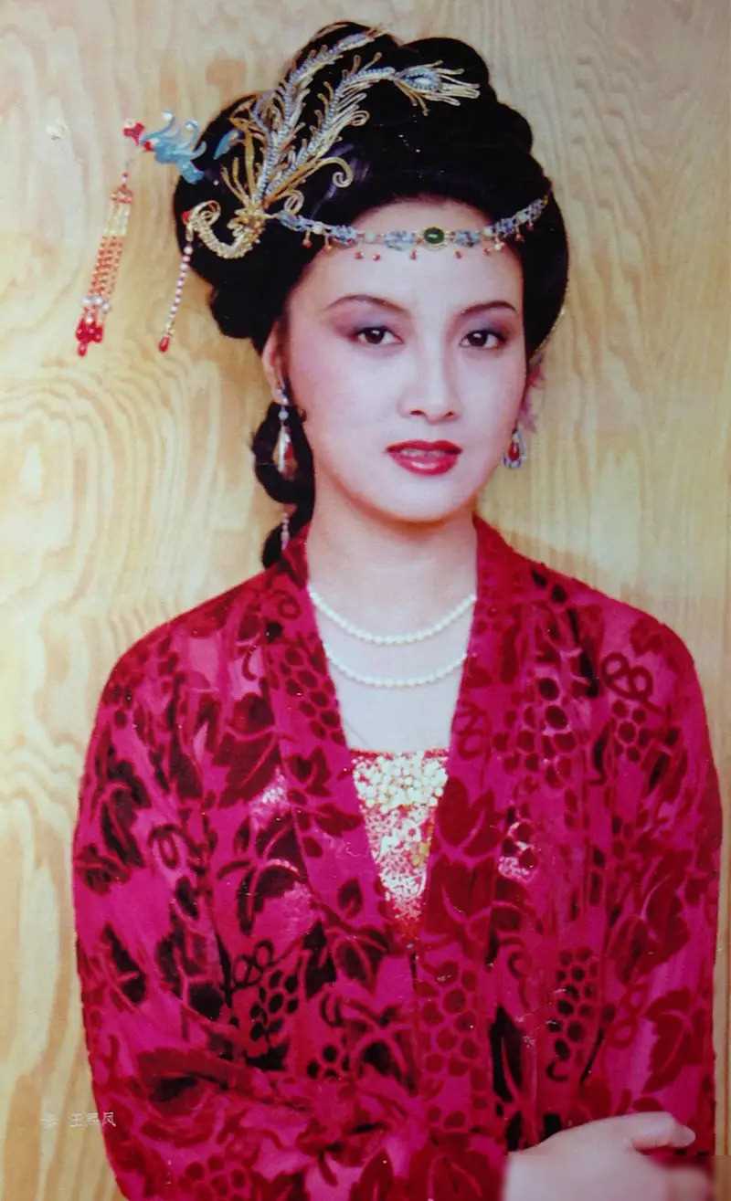 八卦说；邓婕为了爱情，选择了丁克，没想到60岁时遭遇小三怀孕