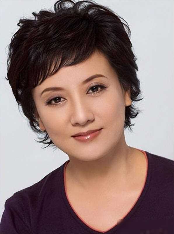 八卦说；邓婕为了爱情，选择了丁克，没想到60岁时遭遇小三怀孕