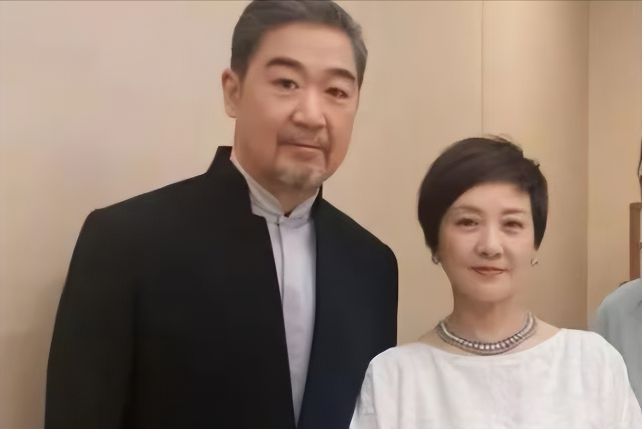 邓婕现状：离婚协议成她一生的痛，继子不争气，养女越长越像丈夫