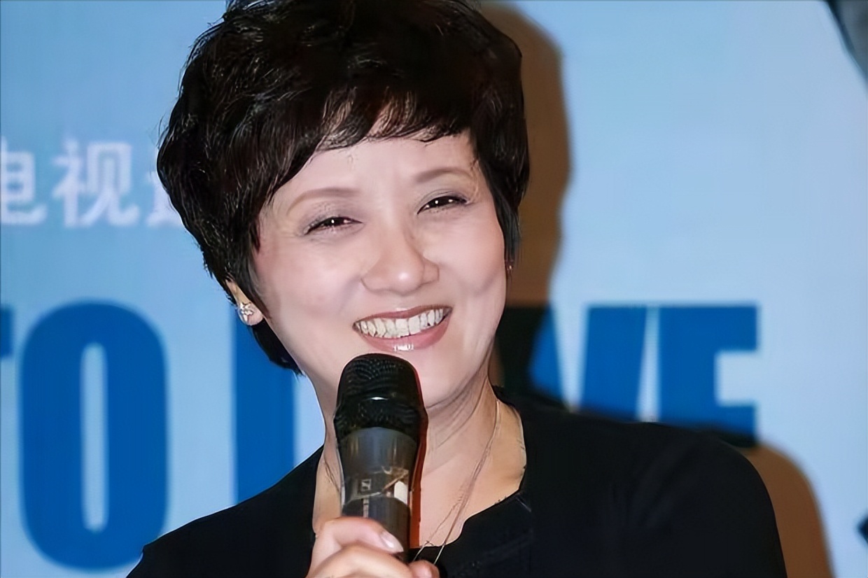 邓婕现状：离婚协议成她一生的痛，继子不争气，养女越长越像丈夫