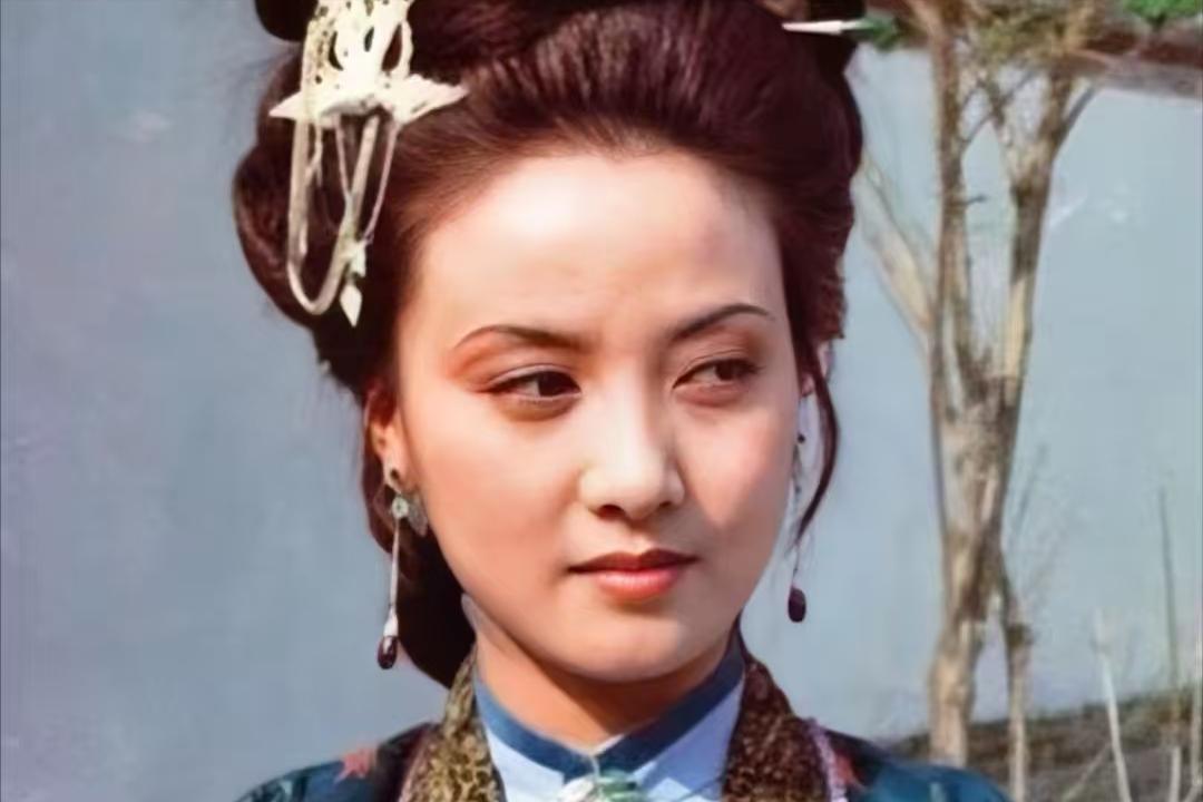 邓婕现状：离婚协议成她一生的痛，继子不争气，养女越长越像丈夫