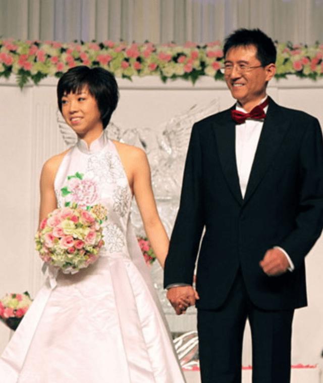 独宠袁立12年，分手后转身与张怡宁闪婚，徐威过得怎么样？