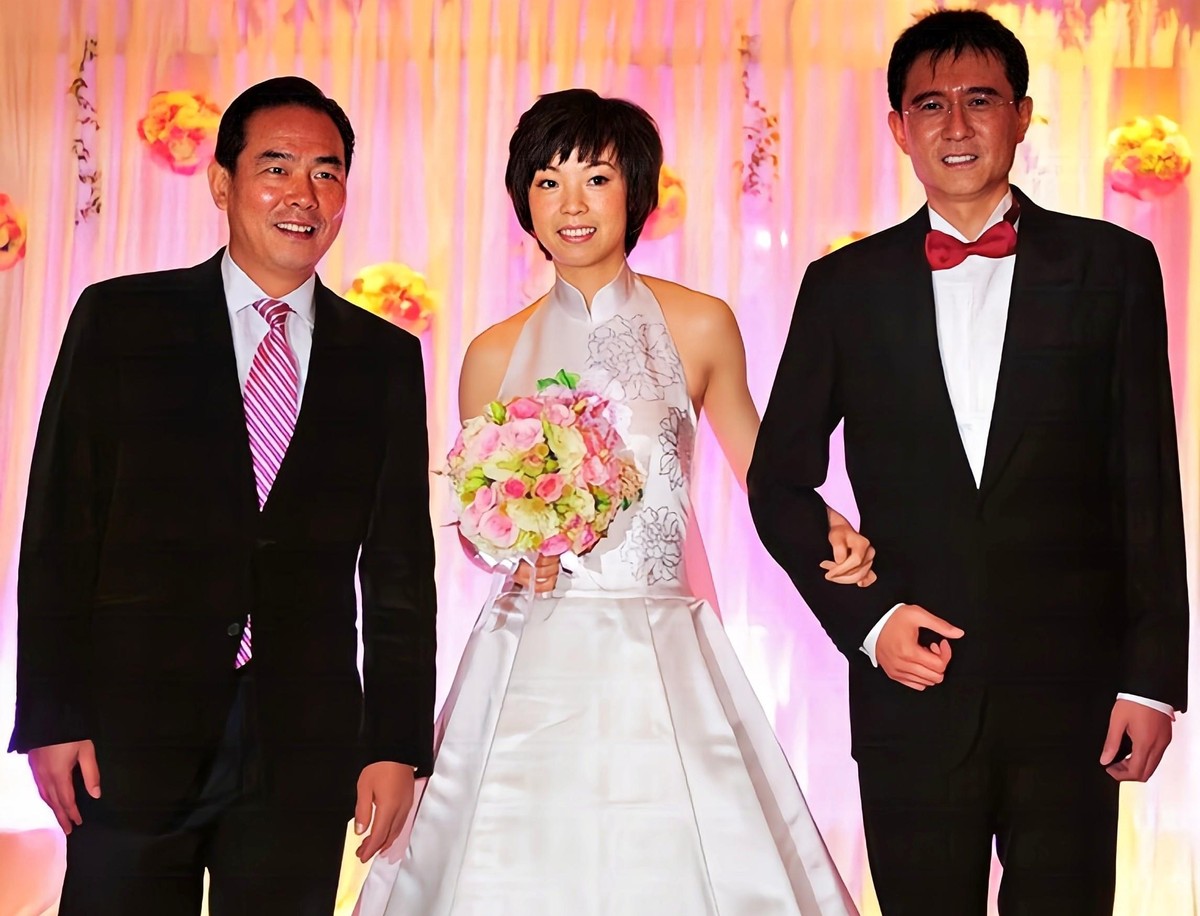 独宠袁立12年，分手后转身与张怡宁闪婚，徐威过得怎么样？
