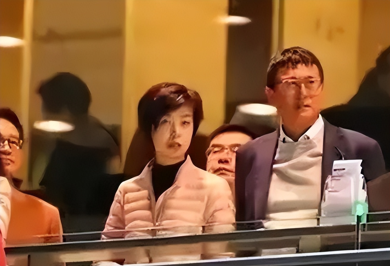独宠袁立12年，分手后转身与张怡宁闪婚，徐威过得怎么样？