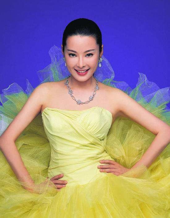 袁立：嫁给了外国人，才会知道中国男人的好，三婚终于收获幸福