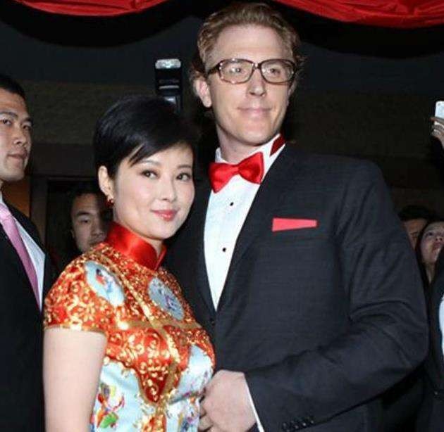 袁立：嫁给了外国人，才会知道中国男人的好，三婚终于收获幸福