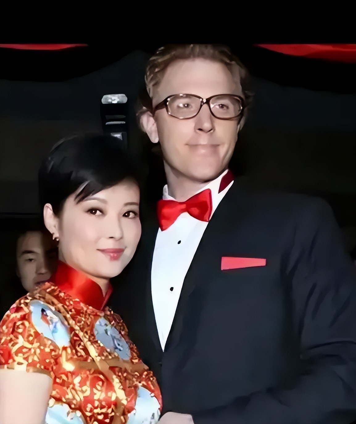 爆料张国立丑闻后，三婚老公官宣袁立重大决定，这才是她真实心声