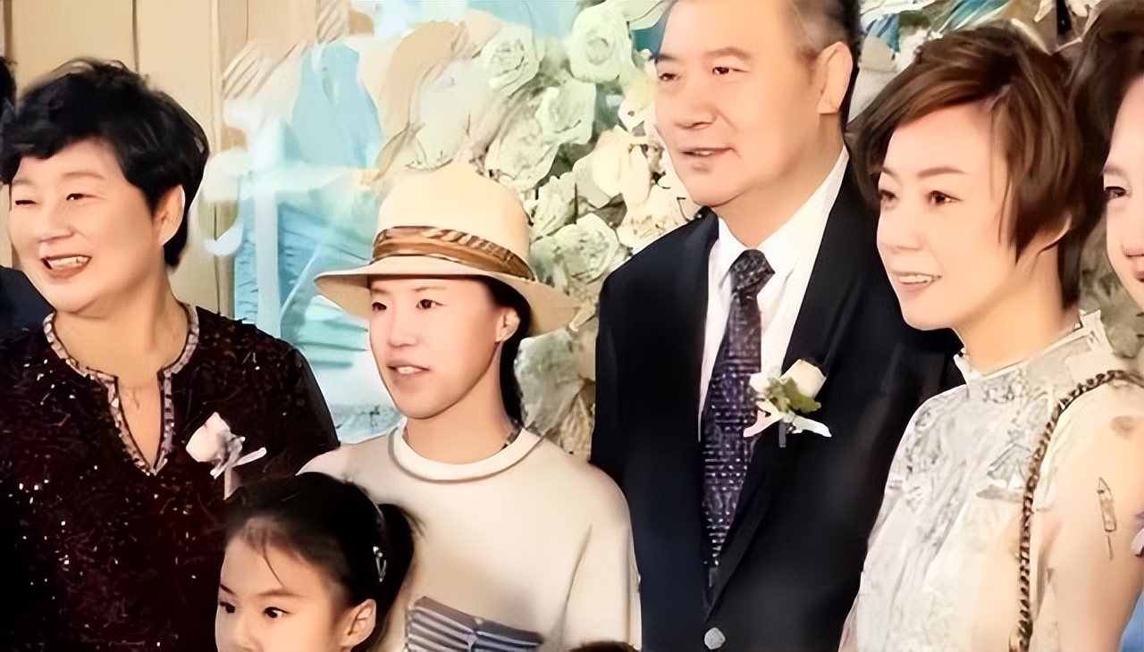 袁立也没想到，她不要的前任徐威，竟成了张怡宁的“掌中宝”