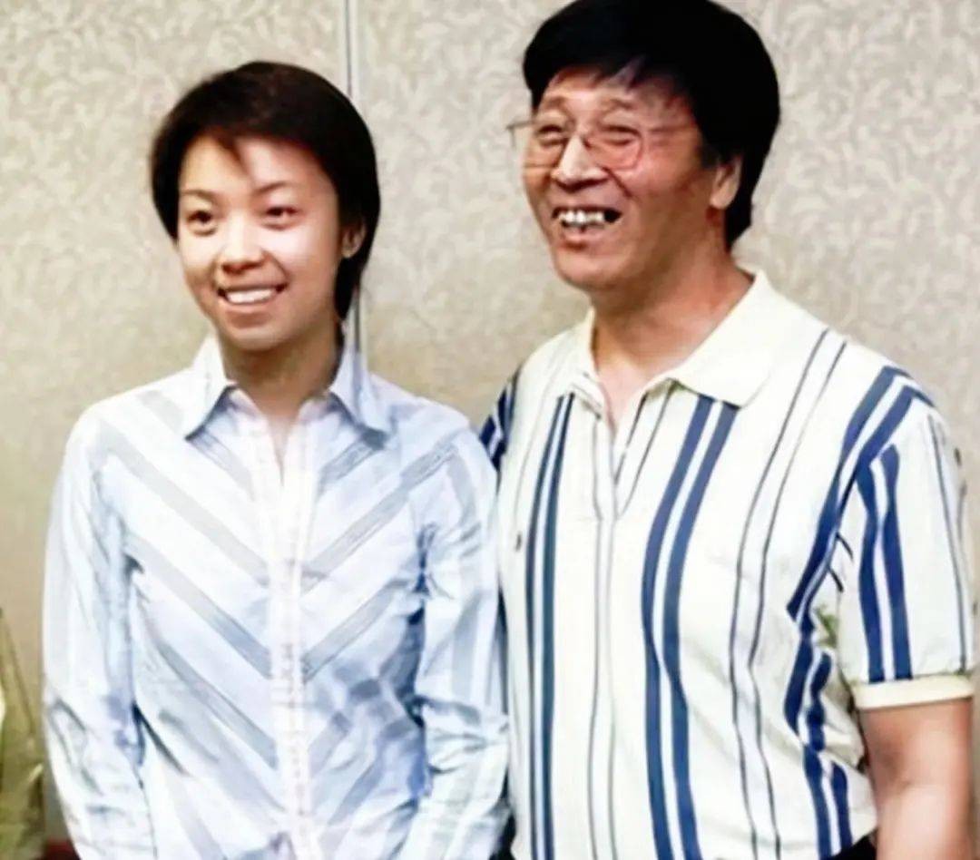 袁立也没想到，她不要的前任徐威，竟成了张怡宁的“掌中宝”