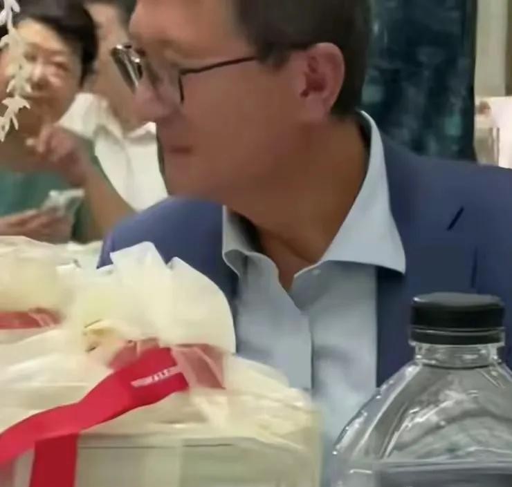 袁立也没想到，她不要的前任徐威，竟成了张怡宁的“掌中宝”