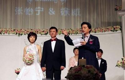 张怡宁近照，生活幸福女儿萌，一细节看出徐威多爱她