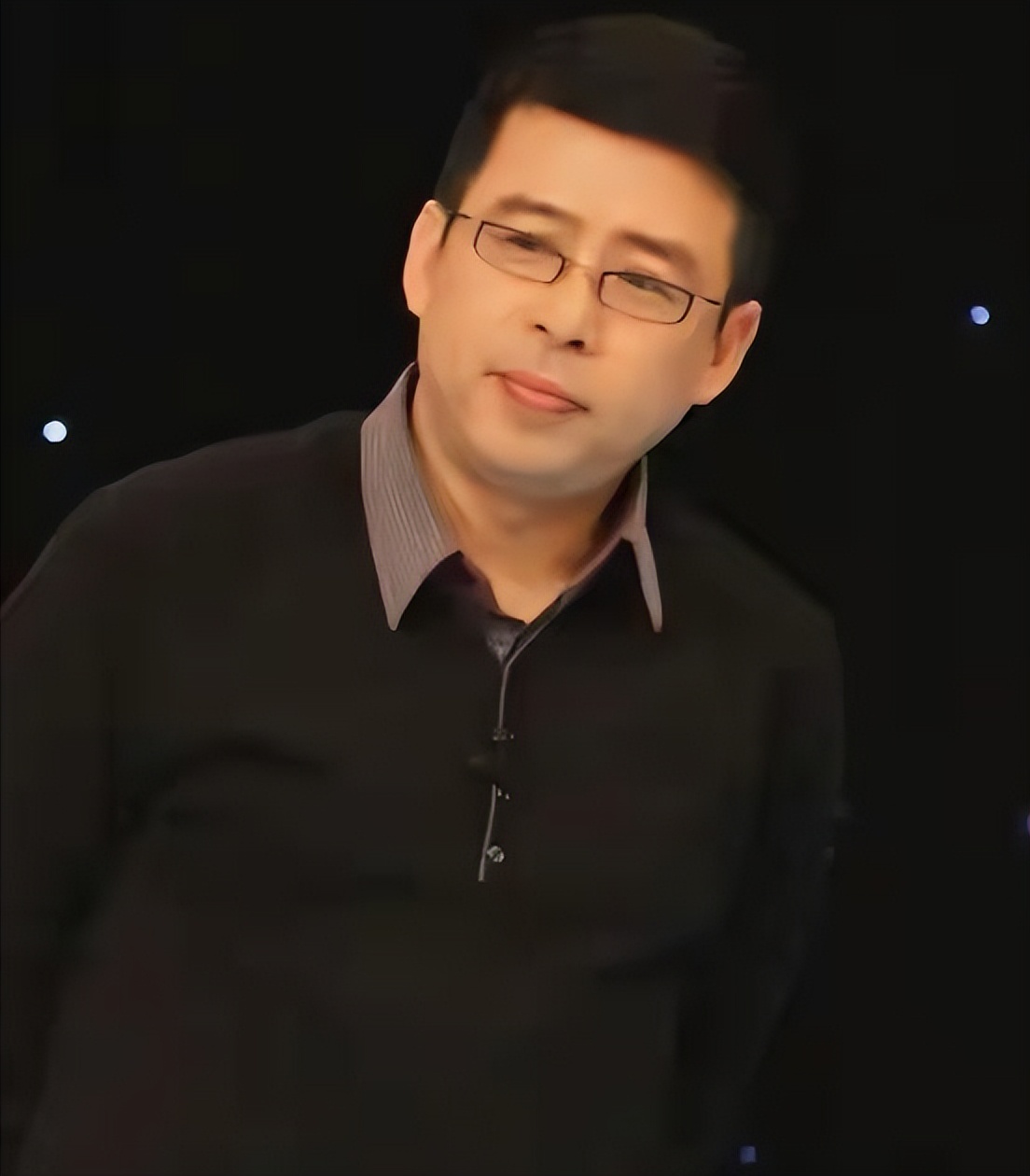 那个曾扬言让中国给全世界道歉，惨遭央视开除的阿丘，如今怎样了