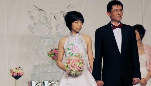 58岁徐威身家十亿，与袁立交往12年无果，最终迎娶小20岁的张怡宁