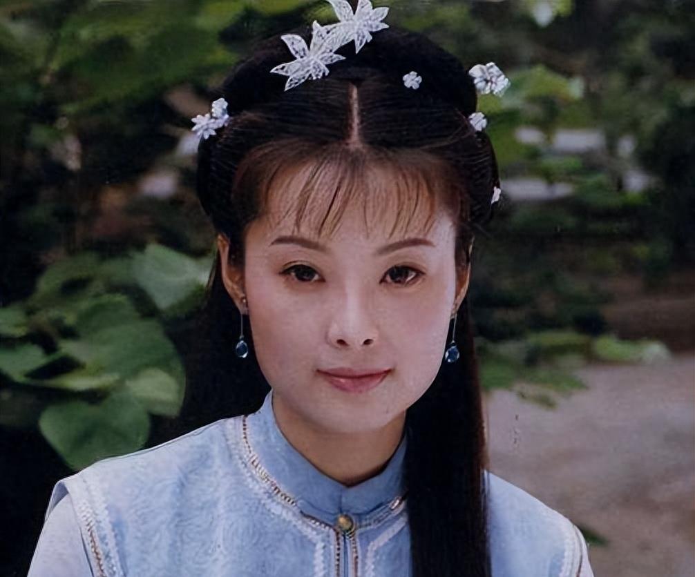 袁立：被富豪宠12年仍不愿结婚，现50岁嫁穷诗人