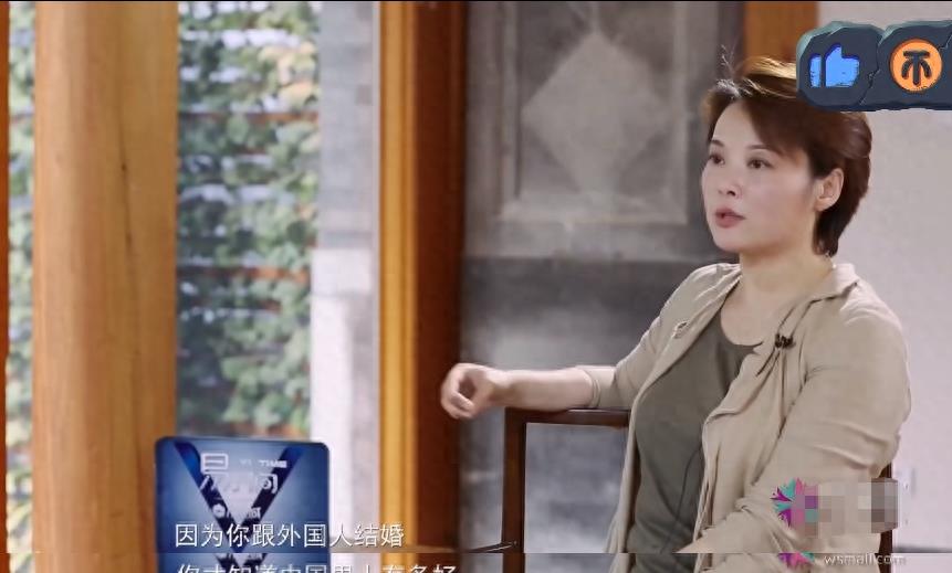 袁立：被富豪宠12年仍不愿结婚，现50岁嫁穷诗人