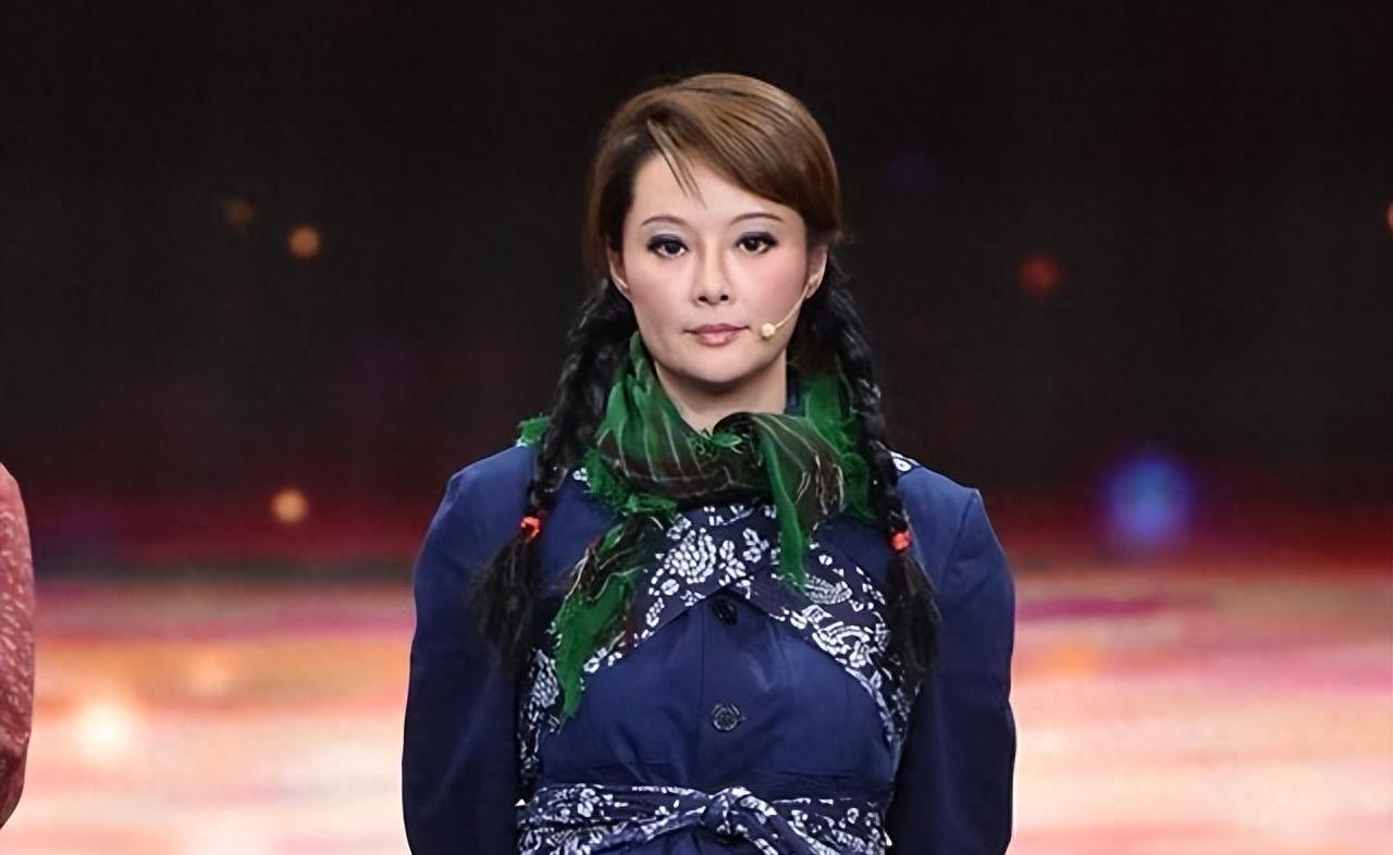 袁立：被富豪宠12年仍不愿结婚，现50岁嫁穷诗人