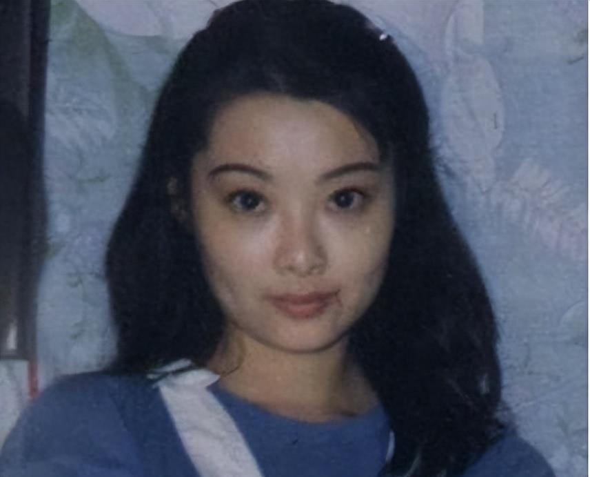 袁立：被富豪宠12年仍不愿结婚，现50岁嫁穷诗人