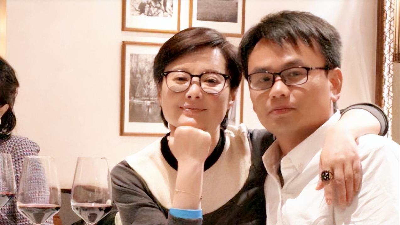 与袁立分手的徐威，娶到张怡宁后，如今过得怎样？