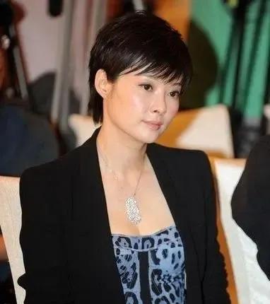 袁立：和富豪相恋12年，却惨败冠军张怡宁，皆因太“特立独行”？