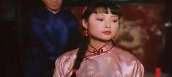 袁立：和富豪相恋12年，却惨败冠军张怡宁，皆因太“特立独行”？