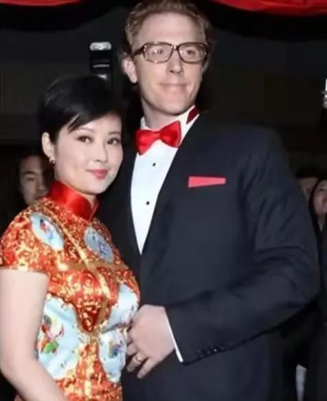 袁立：和富豪相恋12年，却惨败冠军张怡宁，皆因太“特立独行”？