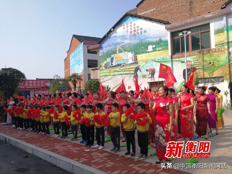 美丽乡村上演“旗袍秀” 喜看三湖镇女性新风采