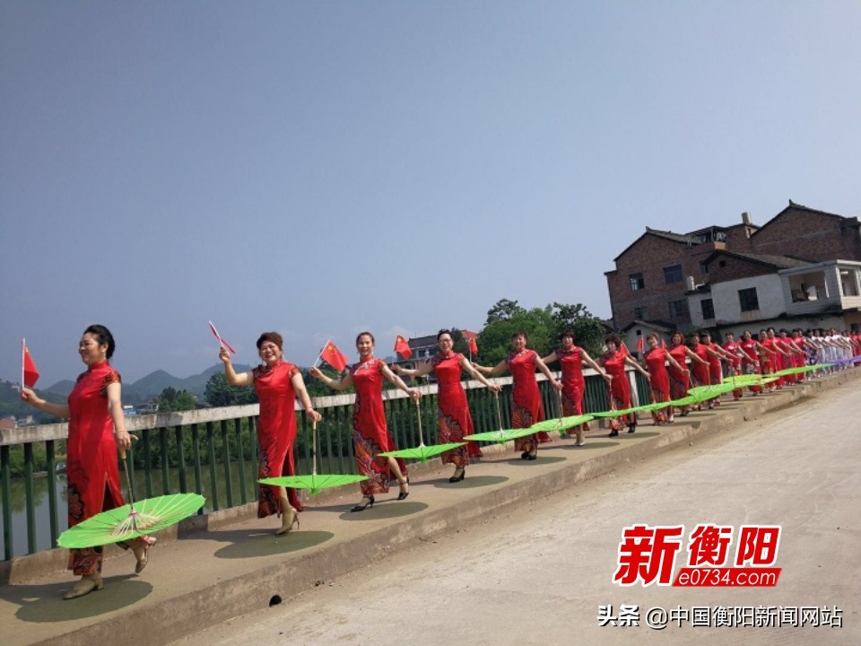 美丽乡村上演“旗袍秀” 喜看三湖镇女性新风采