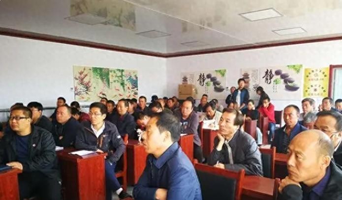 2025年村干部工资新标准来了：新一届村干部每月多少工资？