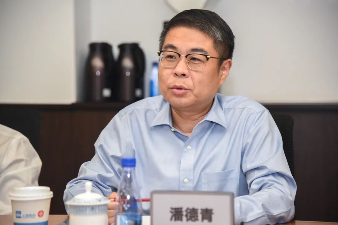 突然辞职的周军，官宣被查