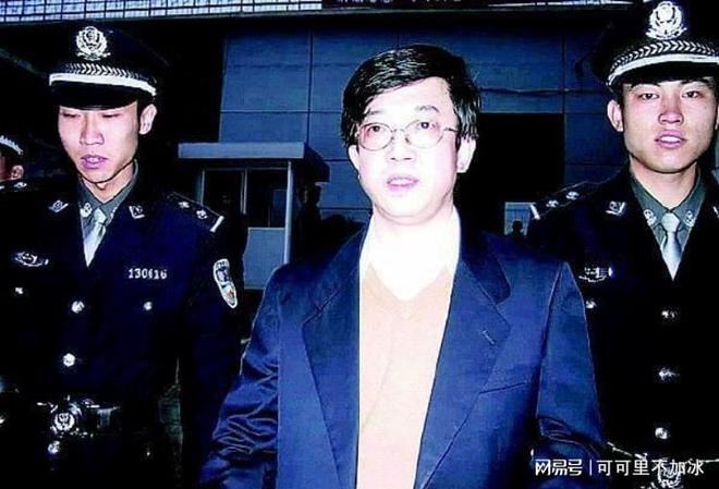河北第一秘李真：办公室犹如金銮殿，让4名空姐服侍，被注射死刑