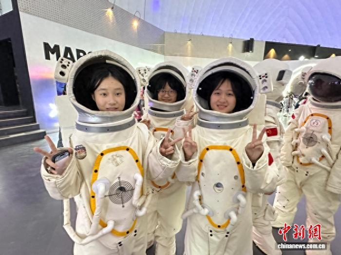香港学子探秘甘肃火星基地 沉浸体验火星生活