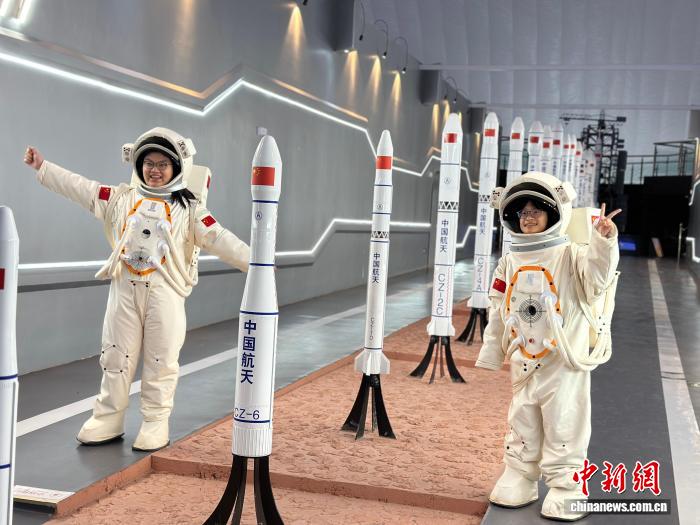 香港学子探秘甘肃火星基地 沉浸体验火星生活