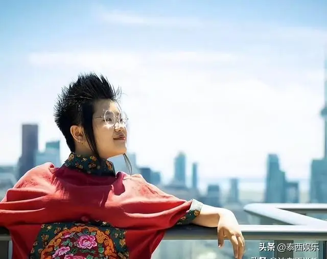 毕福剑女儿被批不男不女，肌肉发达像猛男，将父亲老脸“丢光了”