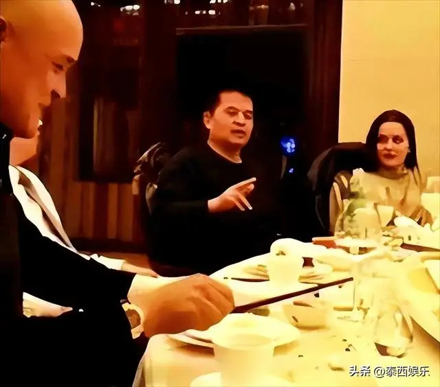 毕福剑女儿被批不男不女，肌肉发达像猛男，将父亲老脸“丢光了”