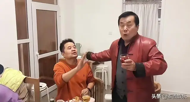 毕福剑女儿被批不男不女，肌肉发达像猛男，将父亲老脸“丢光了”