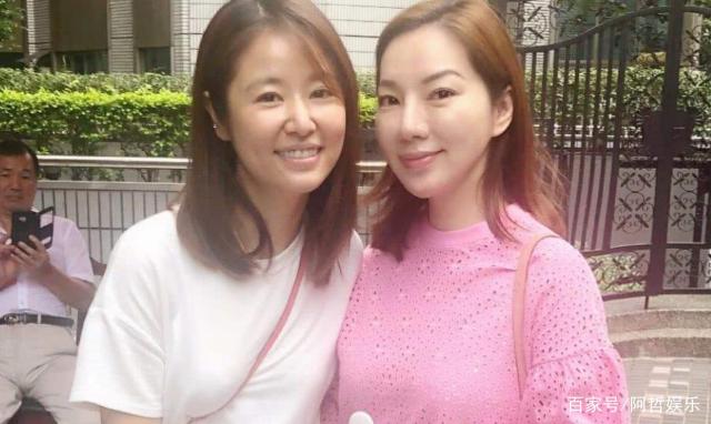 63岁吕良伟近照，隐藏了18年的三婚老婆，你知道她是谁吗？