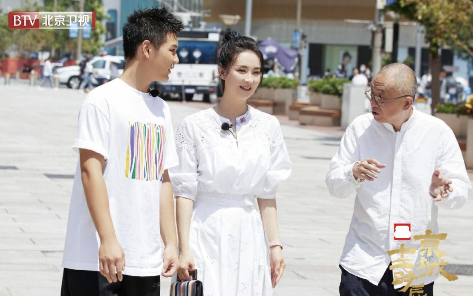 王艳罕见带儿子录综艺，15岁球球身高超过妈妈，模样乖巧不再叛逆