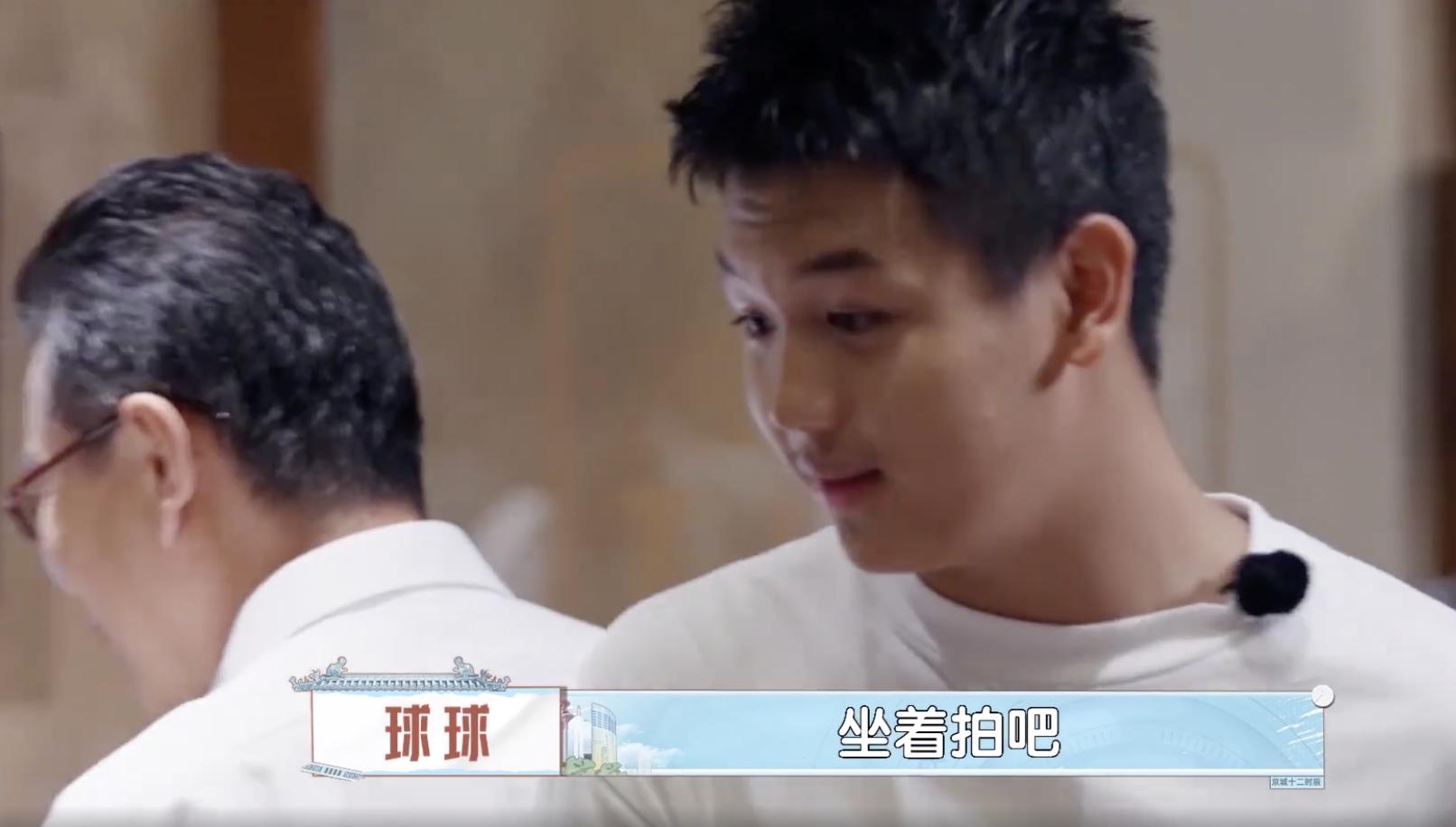 王艳罕见带儿子录综艺，15岁球球身高超过妈妈，模样乖巧不再叛逆