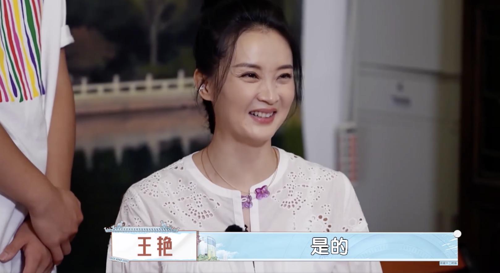 王艳罕见带儿子录综艺，15岁球球身高超过妈妈，模样乖巧不再叛逆