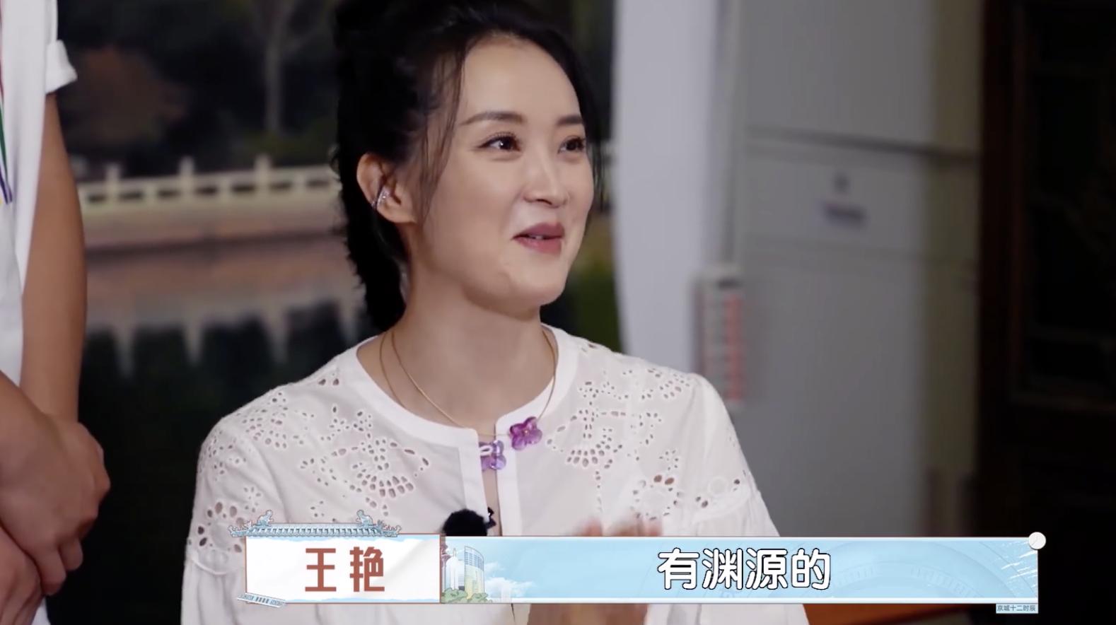 王艳罕见带儿子录综艺，15岁球球身高超过妈妈，模样乖巧不再叛逆