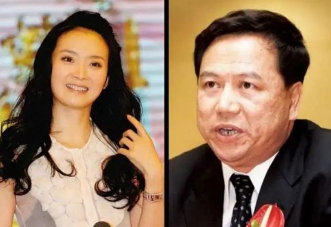 王艳晒19岁儿子，球球暑期狂健身大变样，长成180倒三角肌肉型男