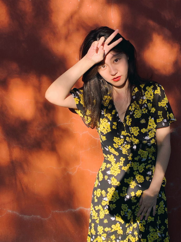 撒贝宁前女友罕晒近况，分享童年趣事被赞太可爱！本人疑仍是单身
